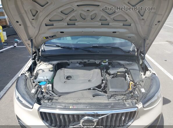 YV4L12UJ2S2519659 2025 VOLVO XC40 Beige Vista trasera