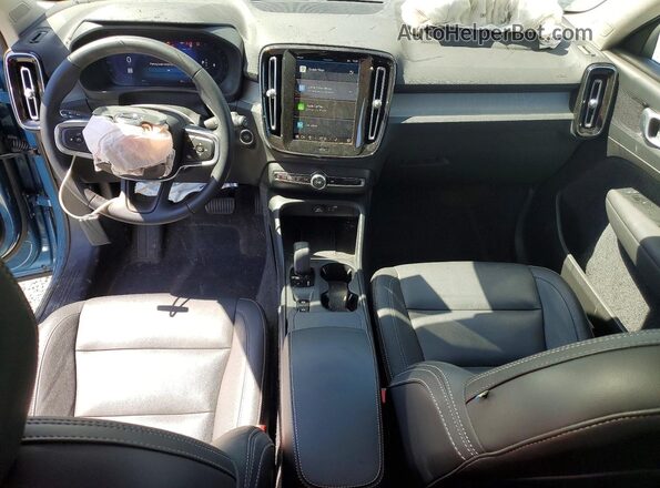 YV4L12UJ3S2564593 2025 VOLVO XC40 Blue Вид панелі приладів
