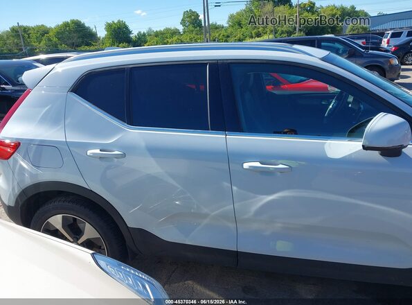 YV4L12UK0R2311735 2024 VOLVO XC40 White Widok wnętrza z tyłu