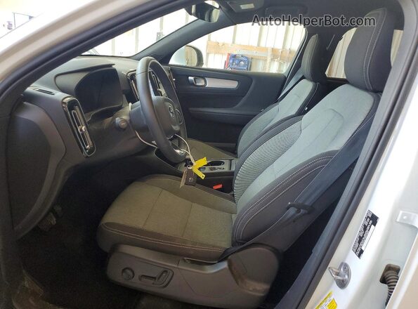 YV4L12UK4R2264855 2024 VOLVO XC40 White Вид салону спереду