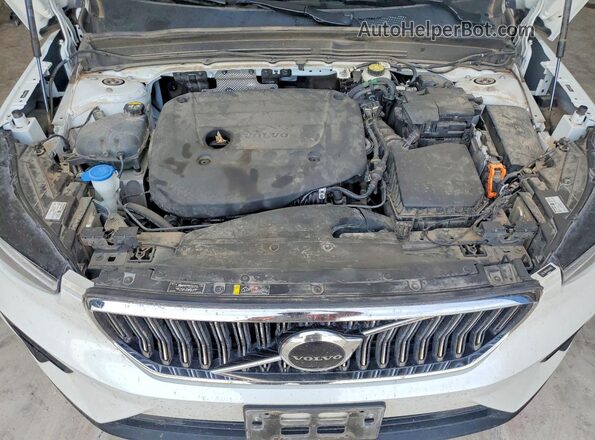 YV4L12UK4R2264855 2024 VOLVO XC40 White Вид підкапотного простору