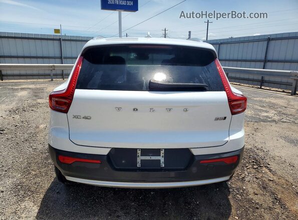 YV4L12UK4R2264855 2024 VOLVO XC40 White Вид ззаду