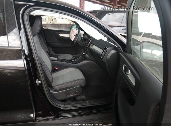 YV4L12UK9P2964478 2023 VOLVO XC40 Black Widok wnętrza z przodu