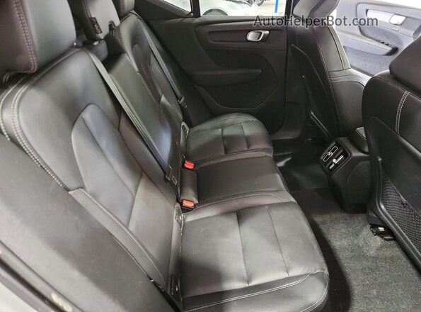 YV4L12UKXR2325660 2024 VOLVO XC40 Silver Vista interior trasera