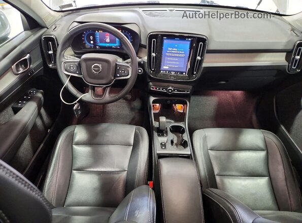 YV4L12UKXR2325660 2024 VOLVO XC40 Silver Vista del salpicadero