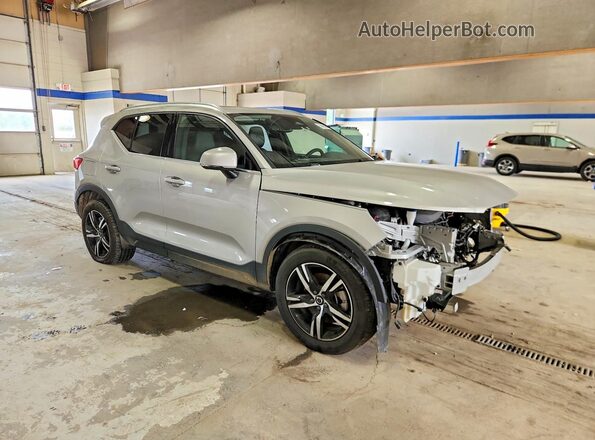 YV4L12UKXR2325660 2024 VOLVO XC40 Silver Delantero derecho