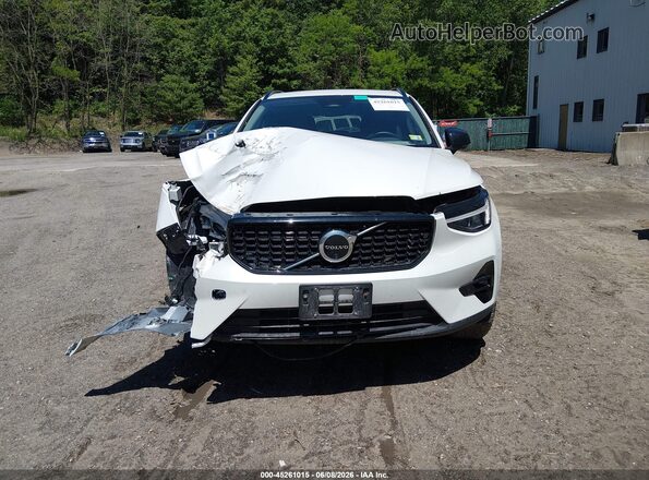 YV4L12UL7R2332803 2024 VOLVO XC40 White ხელსაწყოთა პანელის ხედი