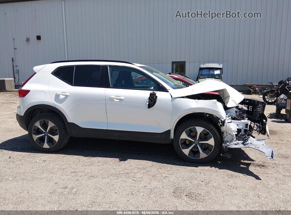 YV4L12UL7R2332803 2024 VOLVO XC40 White უკანა სალონის ხედი