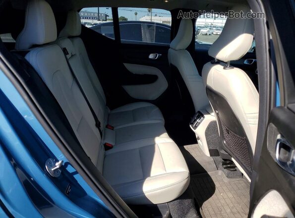 YV4L12UL7R2363047 2024 VOLVO XC40 Blue Vista interior trasera
