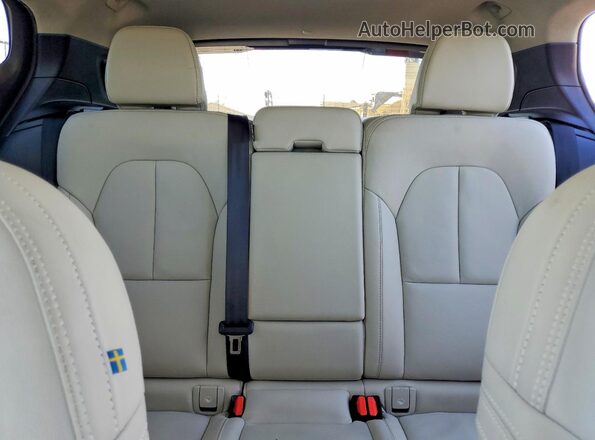 YV4L12UL7R2363047 2024 VOLVO XC40 Blue Vista de los asientos traseros