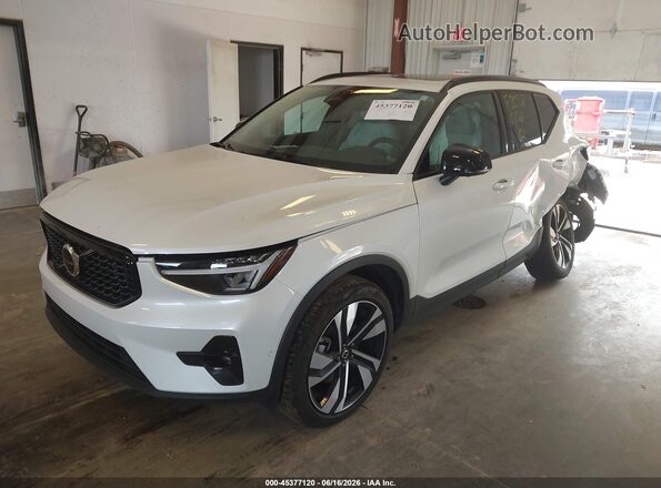 YV4L12UL9R2233173 2024 VOLVO XC40 White წინა მარცხენა ხედი სამი მეოთხედიდან