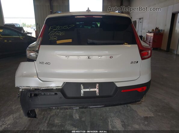 YV4L12UL9R2233173 2024 VOLVO XC40 White 