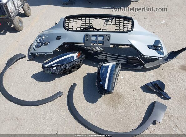 YV4L12UM8R2336240 2024 VOLVO XC40 Gray Instrument cluster view