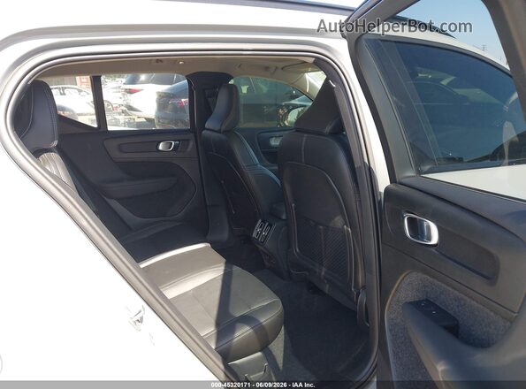 YV4L12UM8R2336240 2024 VOLVO XC40 Gray VIN sticker view