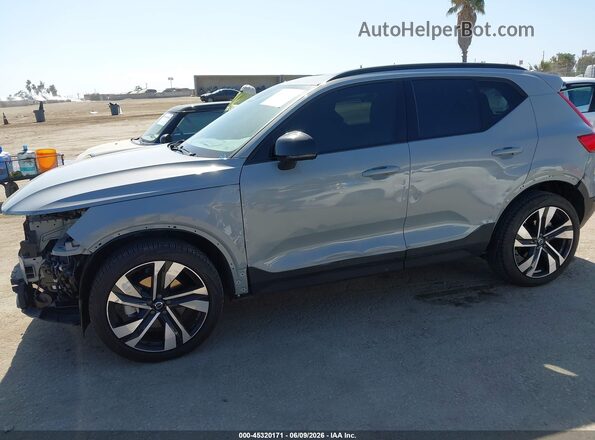 YV4L12UM8R2336240 2024 VOLVO XC40 Gray Front view