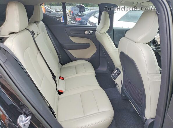 YV4L12UN1P2943134 2023 VOLVO XC40 Black Vista de los asientos traseros