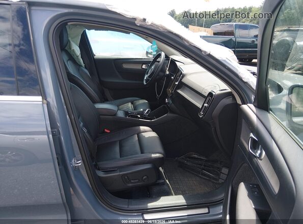 YV4L12UN1P2966493 2023 VOLVO XC40 Gray Вид салону спереду