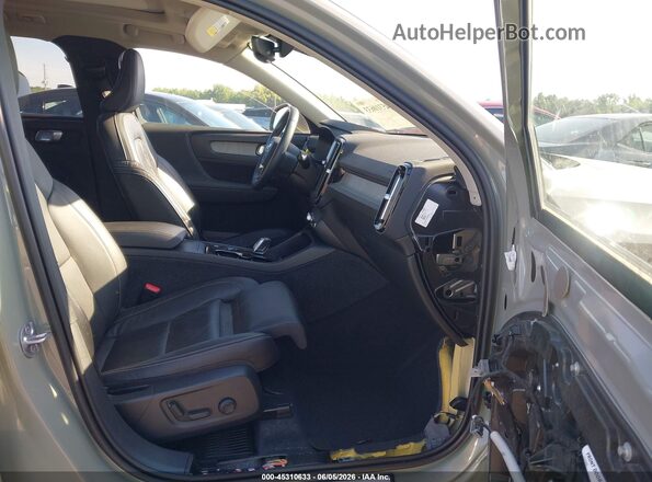 YV4L12UN4P2078059 2023 VOLVO XC40 Green Սալոնի դիմացի տեսք
