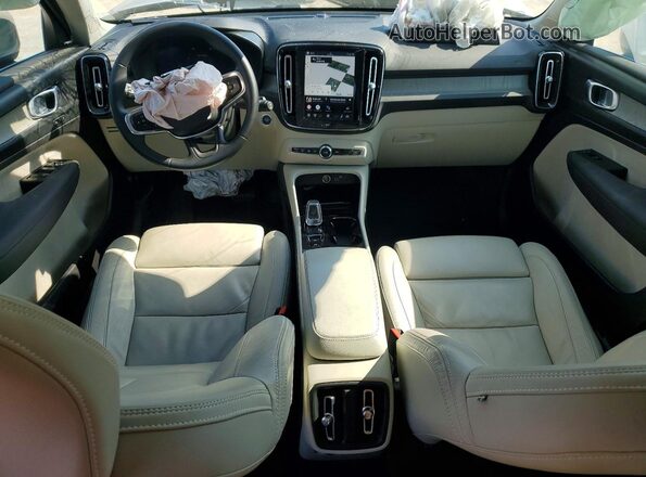 YV4L12UN7P2072062 2023 VOLVO XC40 Tan Առջևի վահանակի տեսք