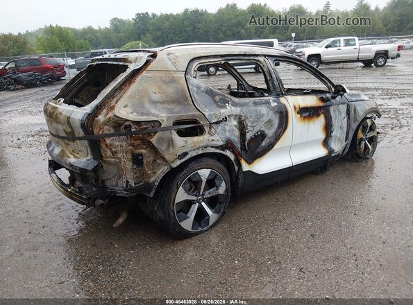 YV4L12UN7P2930579 2023 VOLVO XC40 Белый Задняя правая четверть
