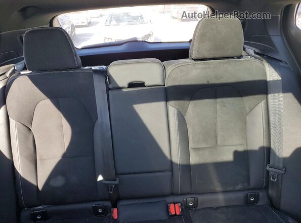 YV4L12UW1P2114069 2023 VOLVO XC40 Gray Widok tylnych siedzeń
