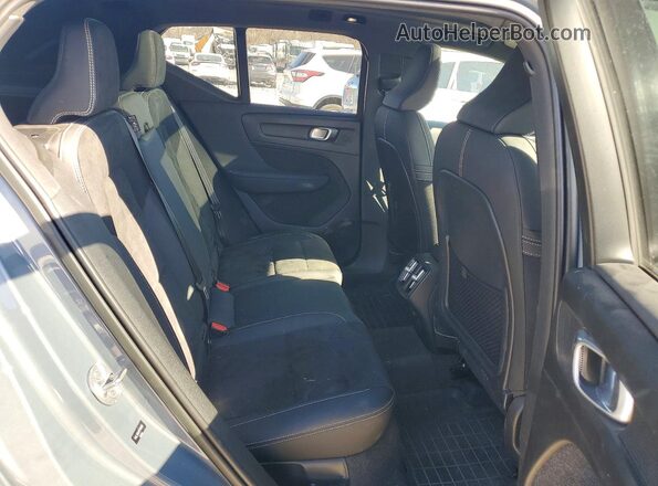 YV4L12UW1P2114069 2023 VOLVO XC40 Gray Widok wnętrza z tyłu