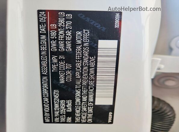 YV4L12WK1S2145731 2025 VOLVO V60 White 360 interior view