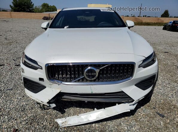 YV4L12WZ7P2107098 2023 VOLVO V60 White Front view