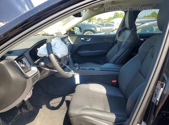 YV4M12RC3S1123065 2025 VOLVO XC60 Черный Вид салона спереди