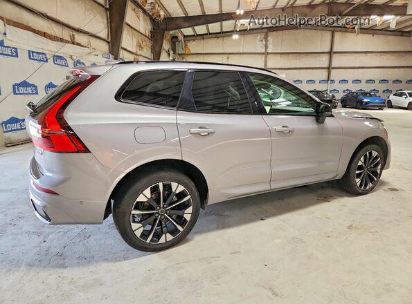 YV4M12RC3T1422220 2026 VOLVO XC60 Silver უკანა მარჯვენა