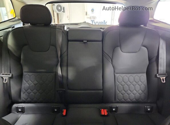 YV4M12RC3T1422220 2026 VOLVO XC60 Silver უკანა სავარძლების ხედი