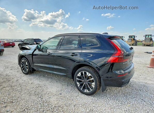 YV4M12RC4T1437065 2026 VOLVO XC60 Черный Задняя левая четверть