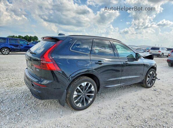 YV4M12RC4T1437065 2026 VOLVO XC60 Черный Задняя правая четверть