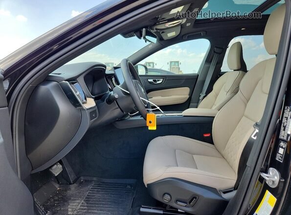 YV4M12RC4T1437065 2026 VOLVO XC60 Черный Вид салона спереди