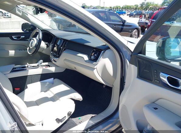 YV4M12RM1S1122246 2025 VOLVO XC60 Silver Սալոնի դիմացի տեսք