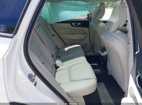YV4M12RM2S1082050 2025 VOLVO XC60 White Widok naklejki z numerem VIN