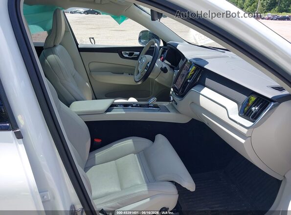 YV4M12RM2S1082050 2025 VOLVO XC60 White Widok wnętrza z przodu