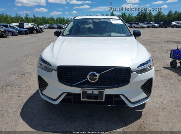 YV4M12RM2S1082050 2025 VOLVO XC60 White Widok zestawu wskaźników