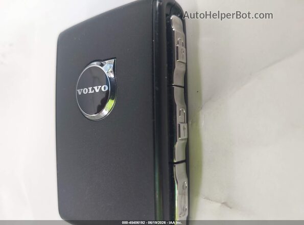 YV4M12RM2T1408298 2026 VOLVO XC60 Champagne Dashboard view