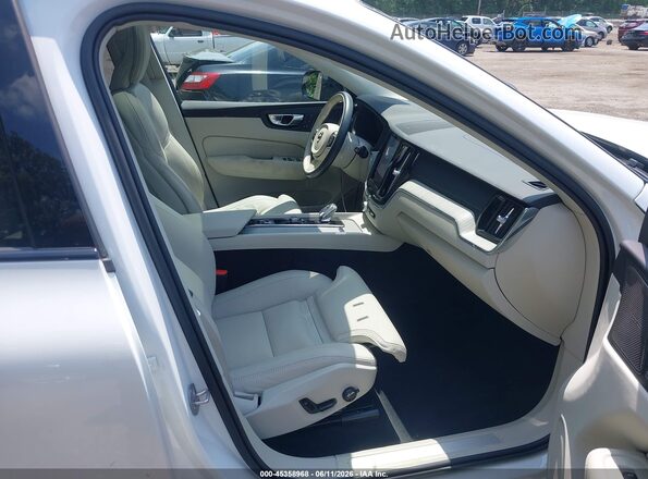 YV4M12RM8S1082229 2025 VOLVO XC60 White Սալոնի դիմացի տեսք