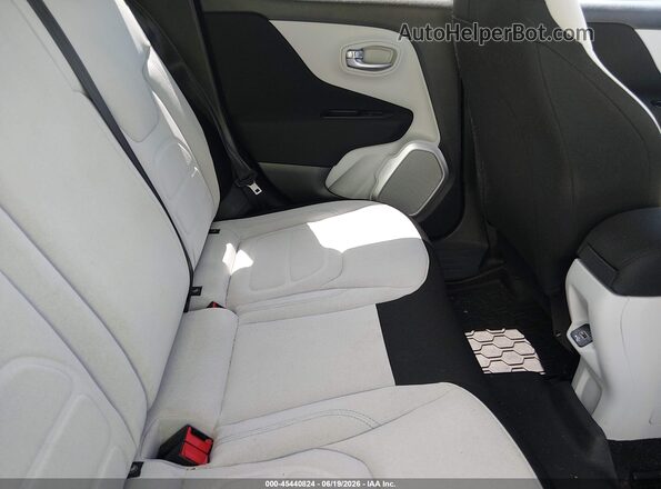 ZACCJABB7JPH23872 2018 JEEP RENEGADE Silver VIN կոդի պիտակի տեսք