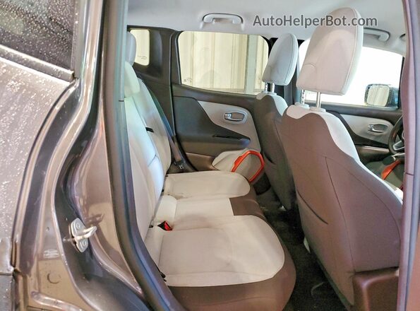 ZACCJABB8HPE68370 2017 JEEP RENEGADE Gray Vista interior trasera