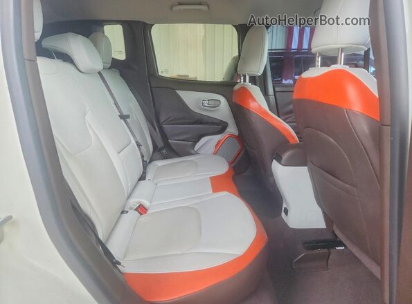 ZACCJADT8GPC86558 2016 JEEP RENEGADE White Vista de los asientos traseros