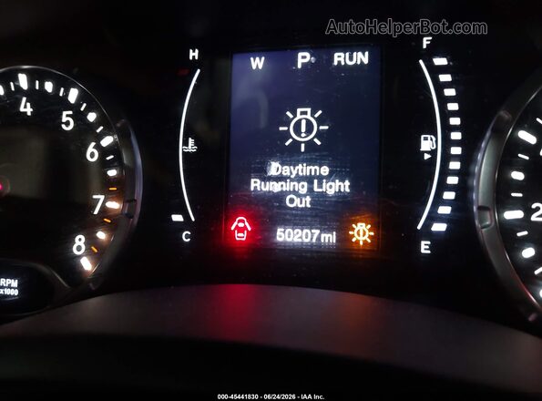 ZACCJBAB8JPH67970 2018 JEEP RENEGADE Silver 