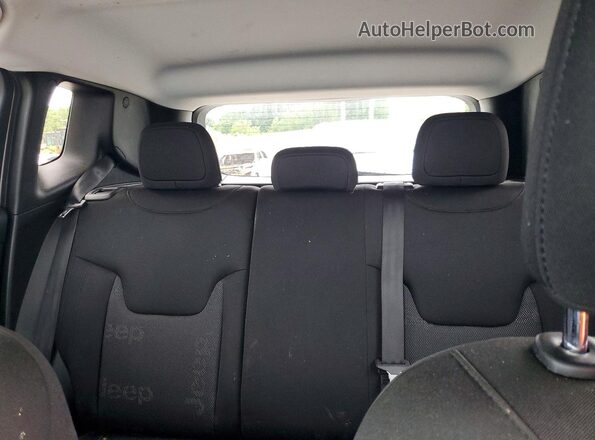 ZACCJBAH0HPF26399 2017 JEEP RENEGADE Серебряный Вид задних сидений