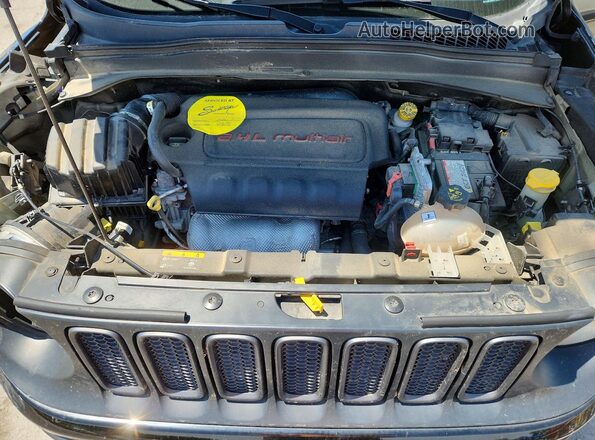 ZACCJBCB5HPF98658 2017 JEEP RENEGADE Black Widok komory silnika