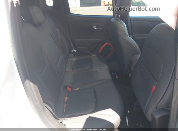 ZACCJBCB5JPH10137 2018 JEEP RENEGADE White VIN կոդի պիտակի տեսք