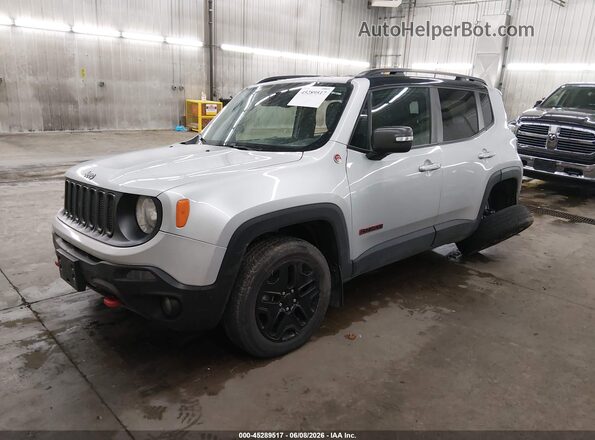 ZACCJBCB5JPJ04690 2018 JEEP RENEGADE Silver წინა მარცხენა ხედი სამი მეოთხედიდან