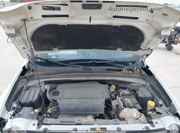 ZACCJBDB2JPG76155 2018 JEEP RENEGADE White Rear view