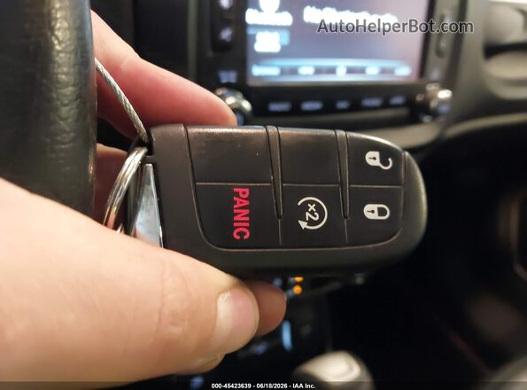 ZACCJBDB3HPF54933 2017 JEEP RENEGADE Белый Вид панели приборов